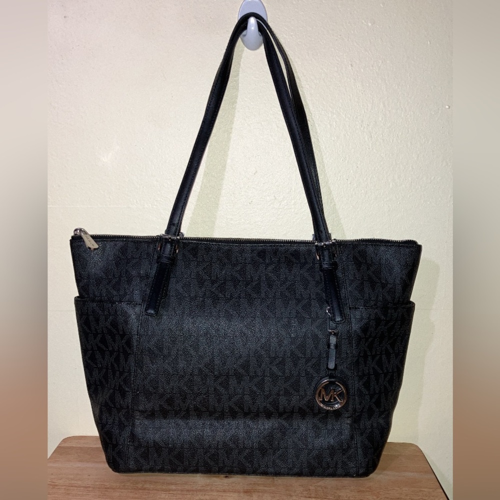 MICHAEL KORS BLACK JET SET TRAVEL SIGNATURE MD TOTE WOMENS HANDBAG PURSE